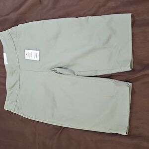 Croft & Barrow Straight Mid Rise Stretch Pull-on Skimmer Capri Sage Beige Size 8
